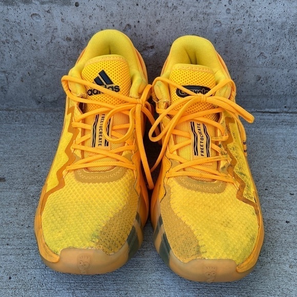 Adidas DON issue 2 crayons 🖍 yellow GS Size 5.5 - Picture 2 of 13